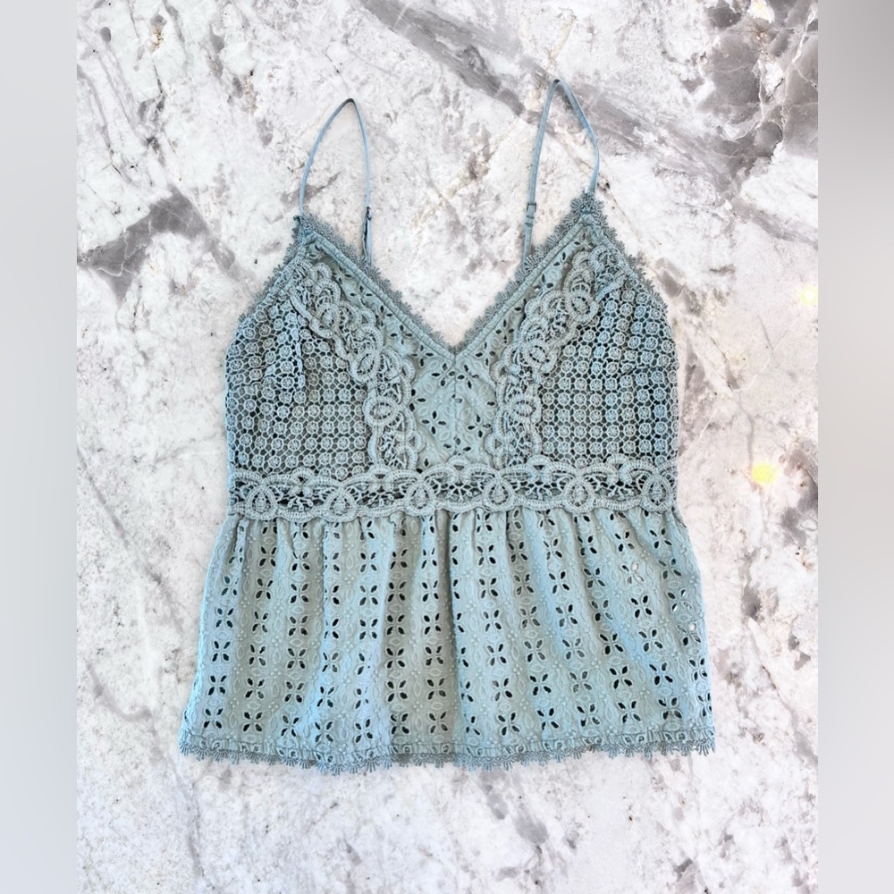 Abercrombie & Fitch “All Over Lace Cami” in color Light Green. Size SMALL.